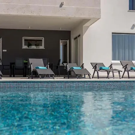 Апартаменты Cozy Exclusive Villa *